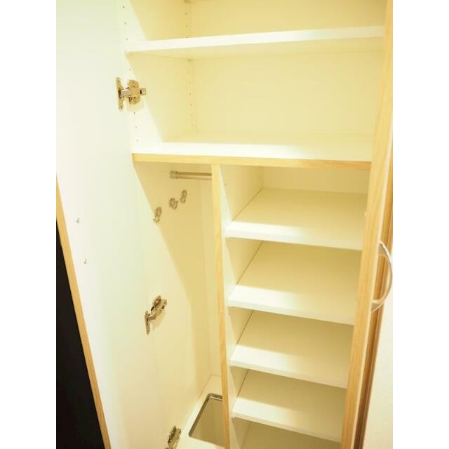 その他　下足入