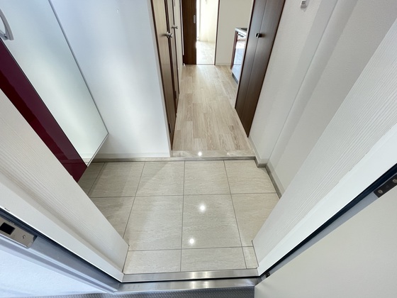 玄関　※掲載写真は同マンション別部屋参考写真となります。