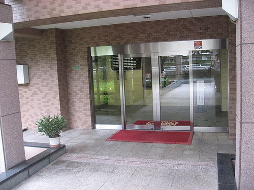 エントランス　エントランス外観　※2012年8月撮影