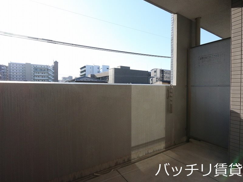 バルコニー　別号室写真の為、現況を優先致します。