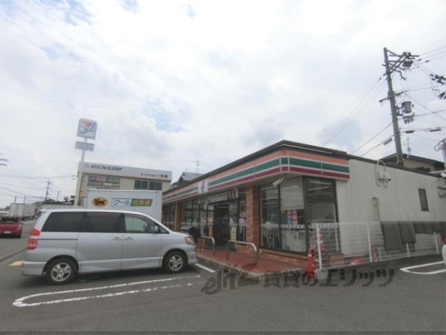 コンビニ　セブンイレブン八幡御幸谷店（コンビニ）まで700m