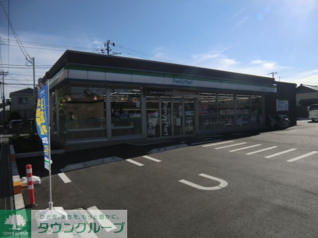 コンビニ　ファミリーマート（コンビニ）まで130m