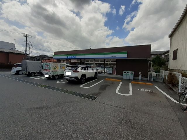コンビニ　ファミリーマート千葉長沼原店（コンビニ）まで470m