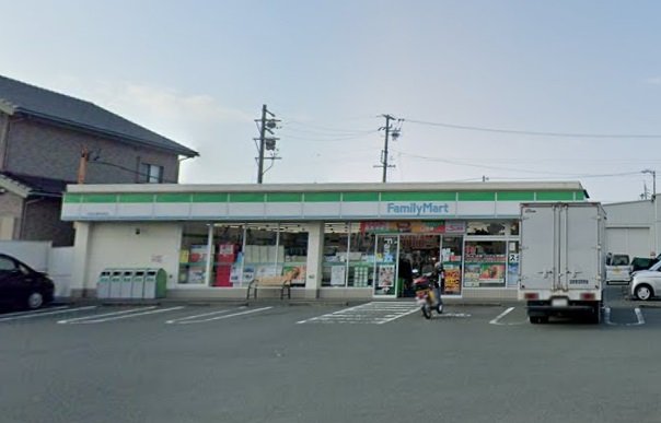 コンビニ　ファミリーマート　浜松志都呂西店（コンビニ）まで100m