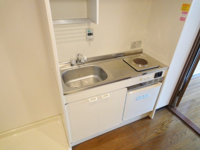 キッチン　同物件別号室のものです。