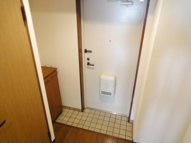 玄関　同物件別号室のものです。