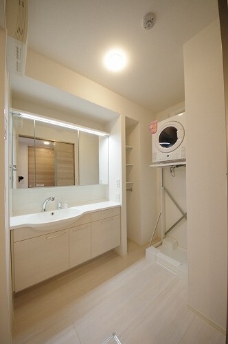 洗面設備　類似室内