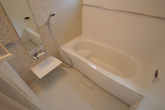 バス・シャワールーム　一坪風呂でゆったり入浴出来ますよ
