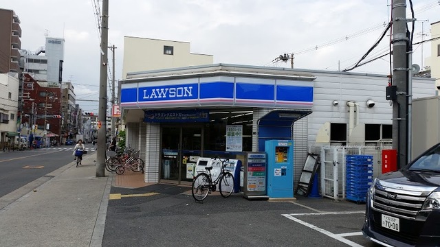 コンビニ　ローソン鶴橋三丁目店（コンビニ）まで324m