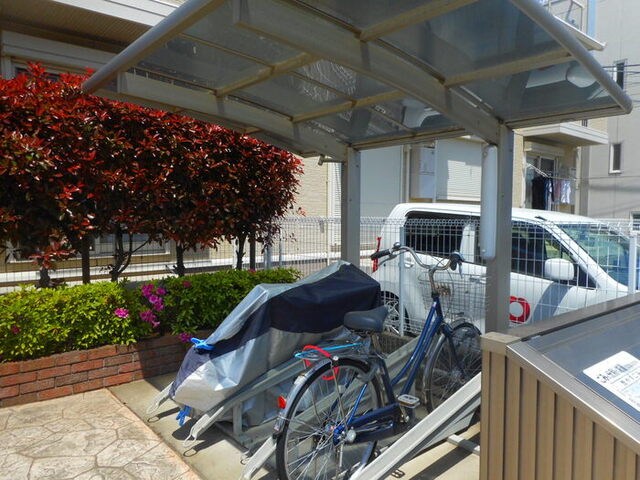 その他　屋根付き駐輪場