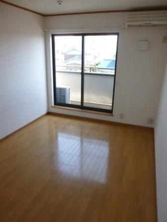 居室・リビング　オシャレな外観・内観！インターネット設備有