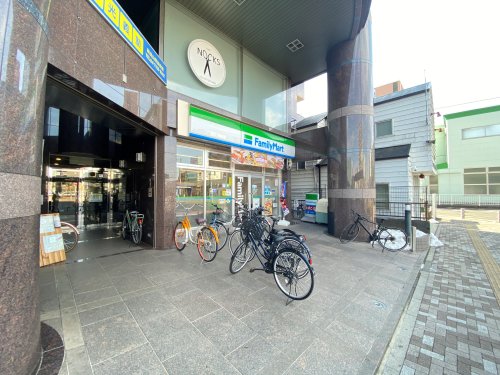 コンビニ　ファミリーマート 南流山駅前店（コンビニ）まで376m