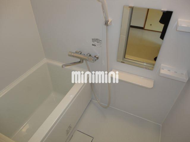 バス・シャワールーム　清潔感のあるお風呂