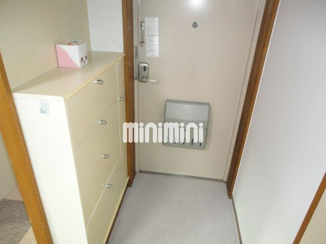 玄関　玄関にはドアポストもあります