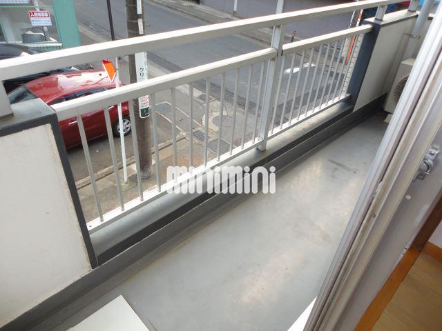 バルコニー　日当たりの良いベランダで洗濯物が沢山乾きます