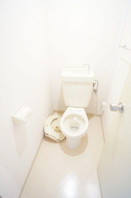 トイレ　同物件別部屋写真（現況を優先いたします）