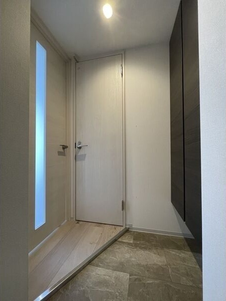 玄関　明るい玄関がお出迎えです☆