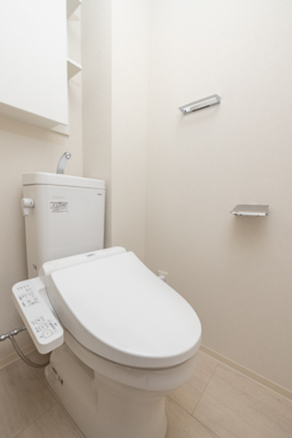 トイレ　※写真は同タイプ住戸です。