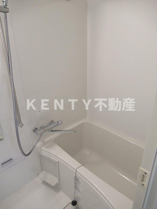 バス・シャワールーム　コンパクトで使いやすいお風呂です