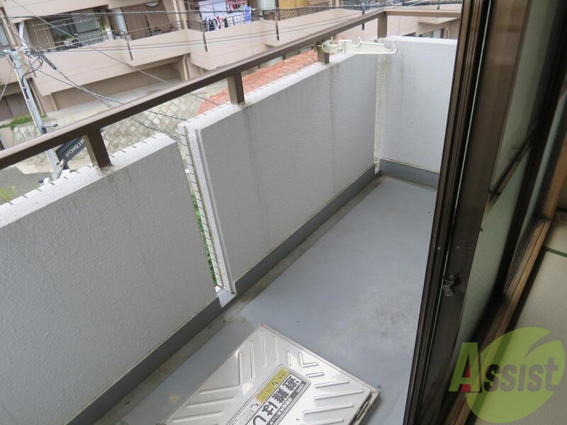 バルコニー　日当たりバッチリ、ふかふかのお布団で眠れますよ。