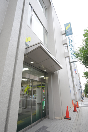 銀行　三菱東京UFJ銀行上六支店（銀行）まで183m