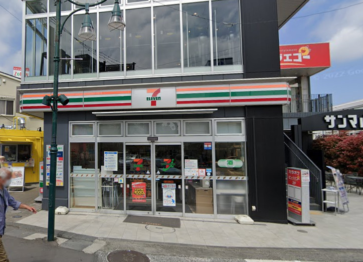 コンビニ　セブンイレブン（コンビニ）まで300m