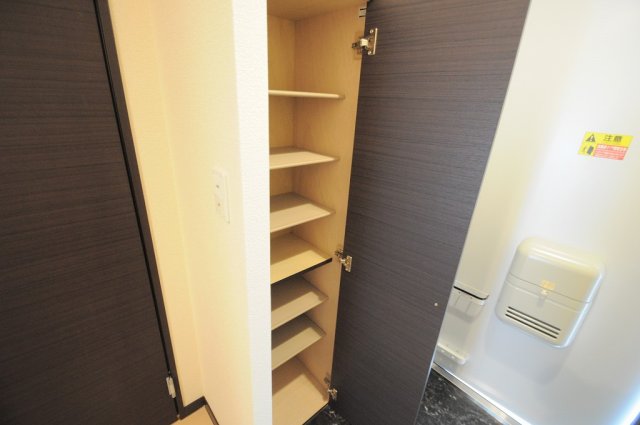 玄関　実際のお部屋と異なる場合がございます。