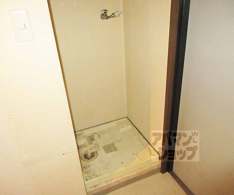 その他設備　玄関入ってすぐ洗濯機置けます！