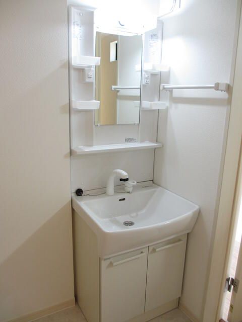 洗面設備　使いやすい洗面所です