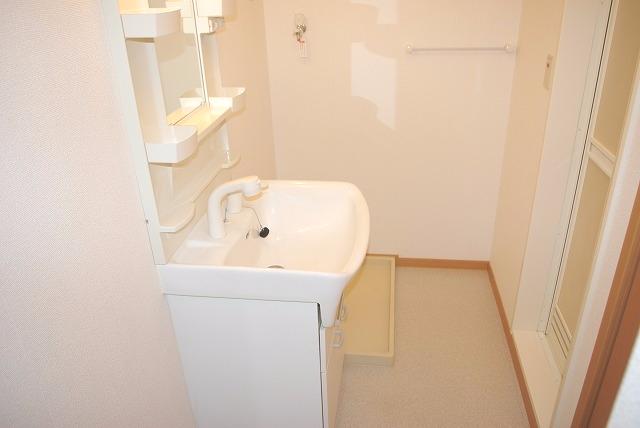 洗面設備　コンパクトで使いやすい洗面所