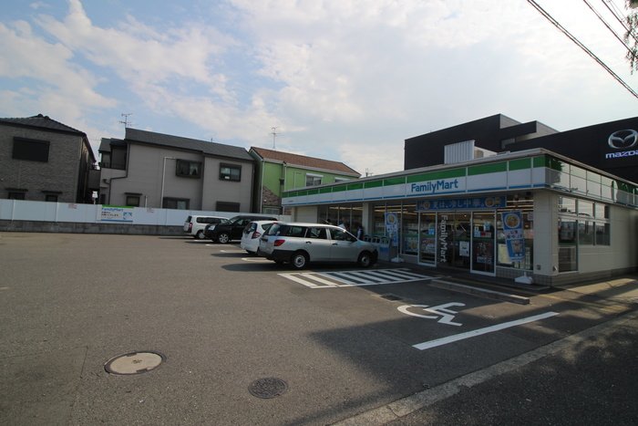 コンビニ　ファミリーマート（コンビニ）まで295m