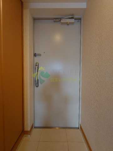 玄関　写真は同マンションの別部屋となります。