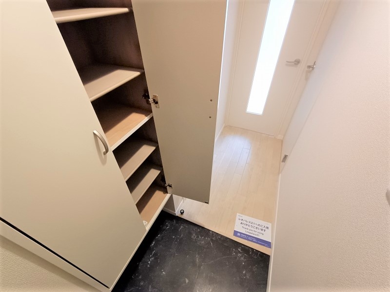 玄関　玄関には下駄箱スペースがあります。