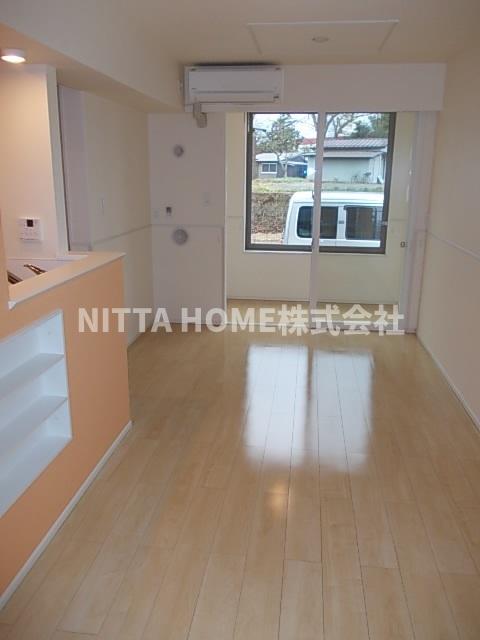 居室・リビング　お部屋は角部屋です!(^^)!