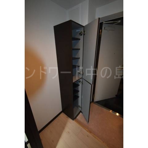 玄関　詳細は、ウィンドワード中の島までご相談下さい。