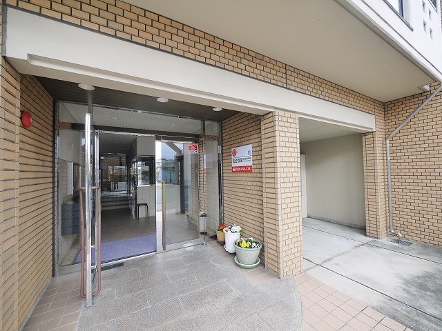 エントランス　建物の内部です