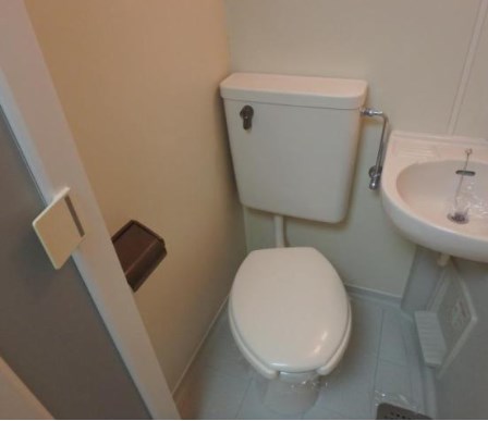 トイレ　こちらのお部屋は温水洗浄便座です。