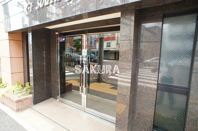 エントランス　お洒落な建物デザイン♪