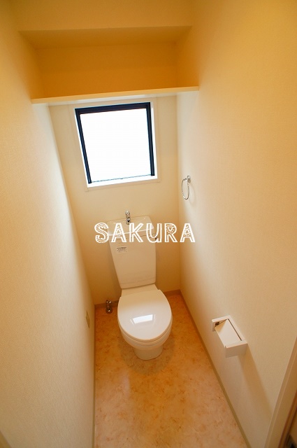 トイレ　落ち着いた色調のトイレです♪