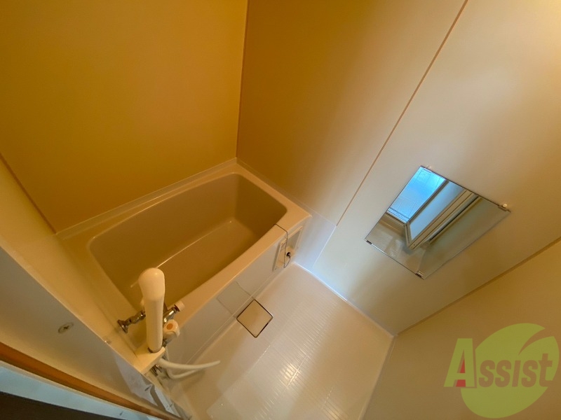 バス・シャワールーム　お風呂になります。一日の疲れを癒してくださいね。