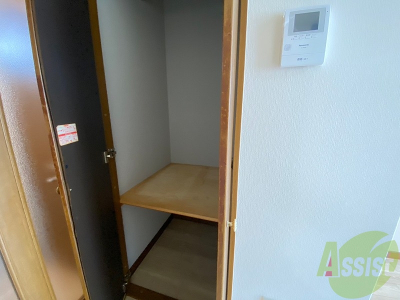 収納　クローゼットは奥行きもあり、荷物が多い方でも安心です。