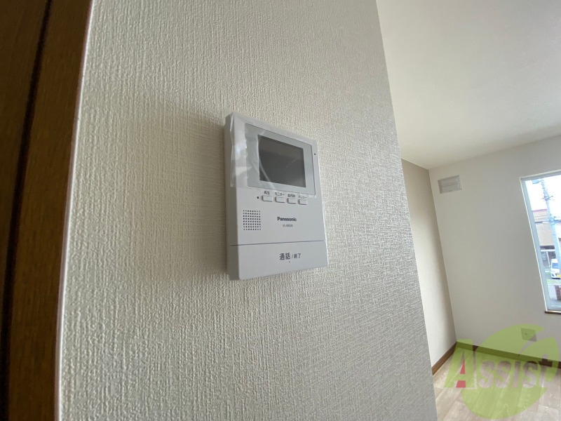 その他設備　ＴＶモニター付インターホンです。来客者の顔が見えるので安心！