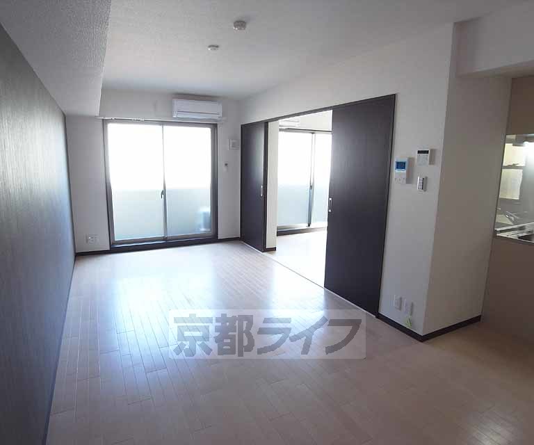 居室・リビング　広いリビングが特徴です