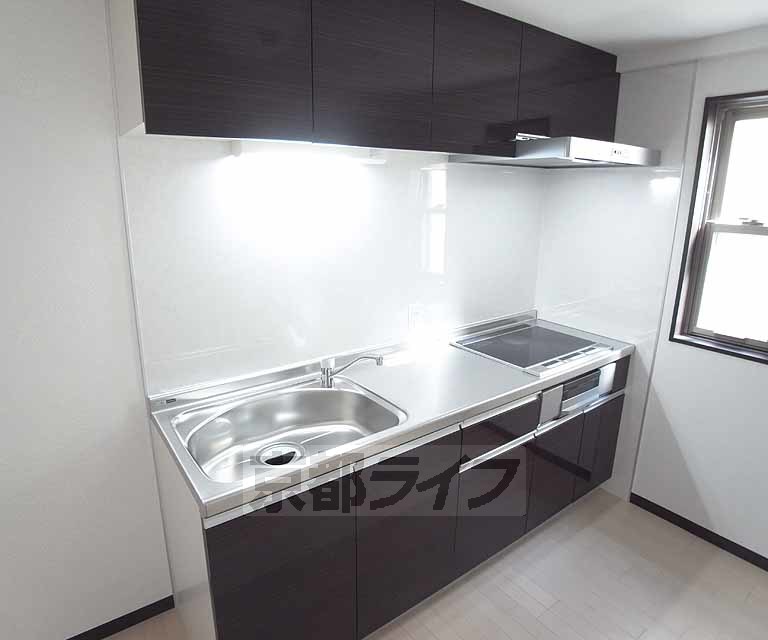 キッチン　広々としたキッチンでお料理も楽しくなりますね