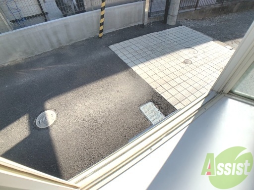 バルコニー　窓から撮影した１枚。雰囲気が伝わりますでしょうか。