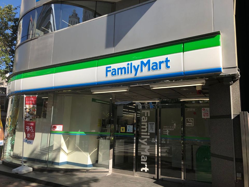 コンビニ　ファミリーマート 日本橋茅場町店（コンビニ）まで133m