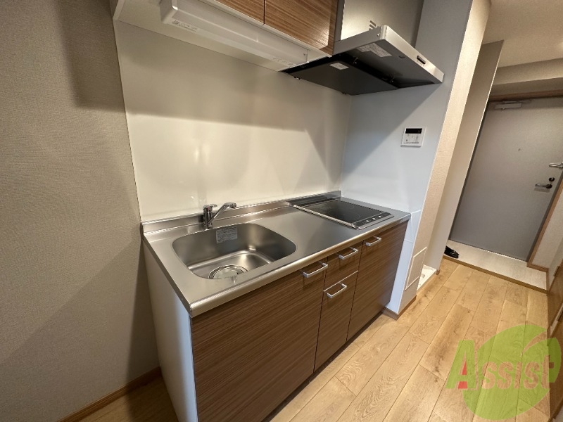 キッチン　キッチンを別角度から。何を料理しましょうか。