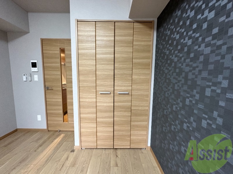 収納　洋室にあるクローゼットです。両開きになっています。