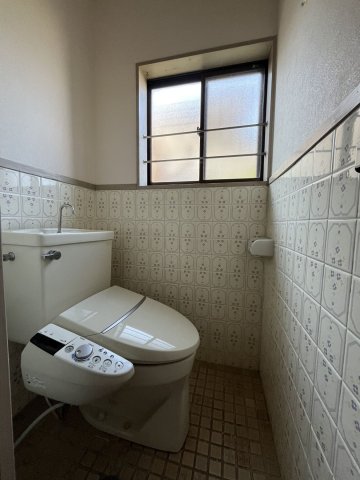 トイレ　嬉しい温水洗浄便座付き♪