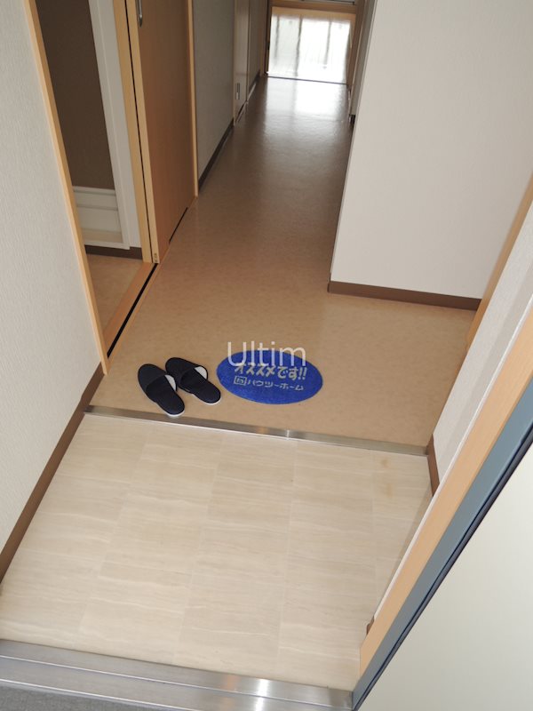 玄関　全て違うお部屋（同じ間取り）の写真です